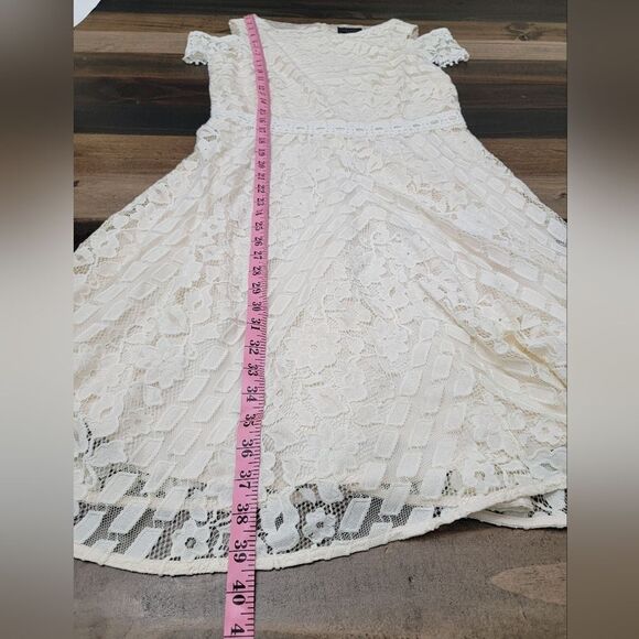 Tahari Eyelet Lace Overlay Off Shoulder Dress Mini Back Zipper Flowy HOCO Size 6 - Picture 9 of 10